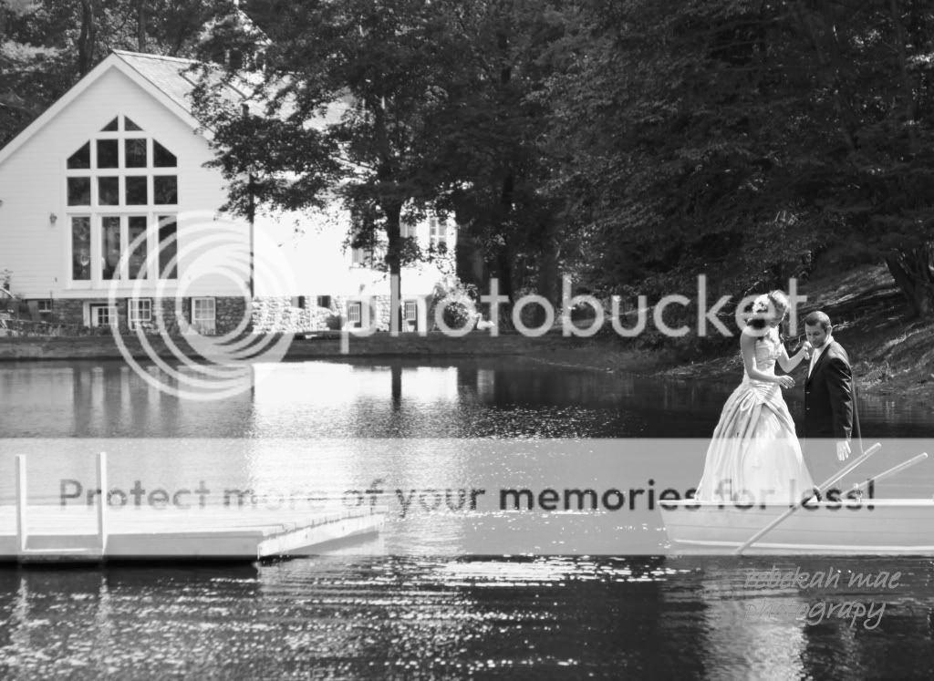 http://i837.photobucket.com/albums/zz292/rebekahmae/weddingshoot5-3.jpg