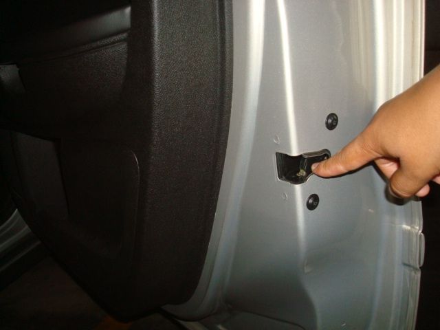 Radio not going off after key out and driver door open | GMC Acadia Forum